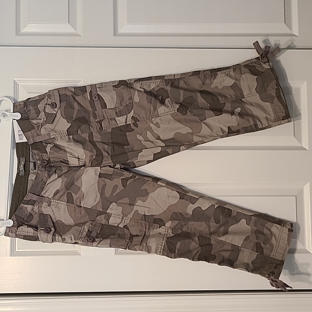 Natural Reflections Women's Camo Capri